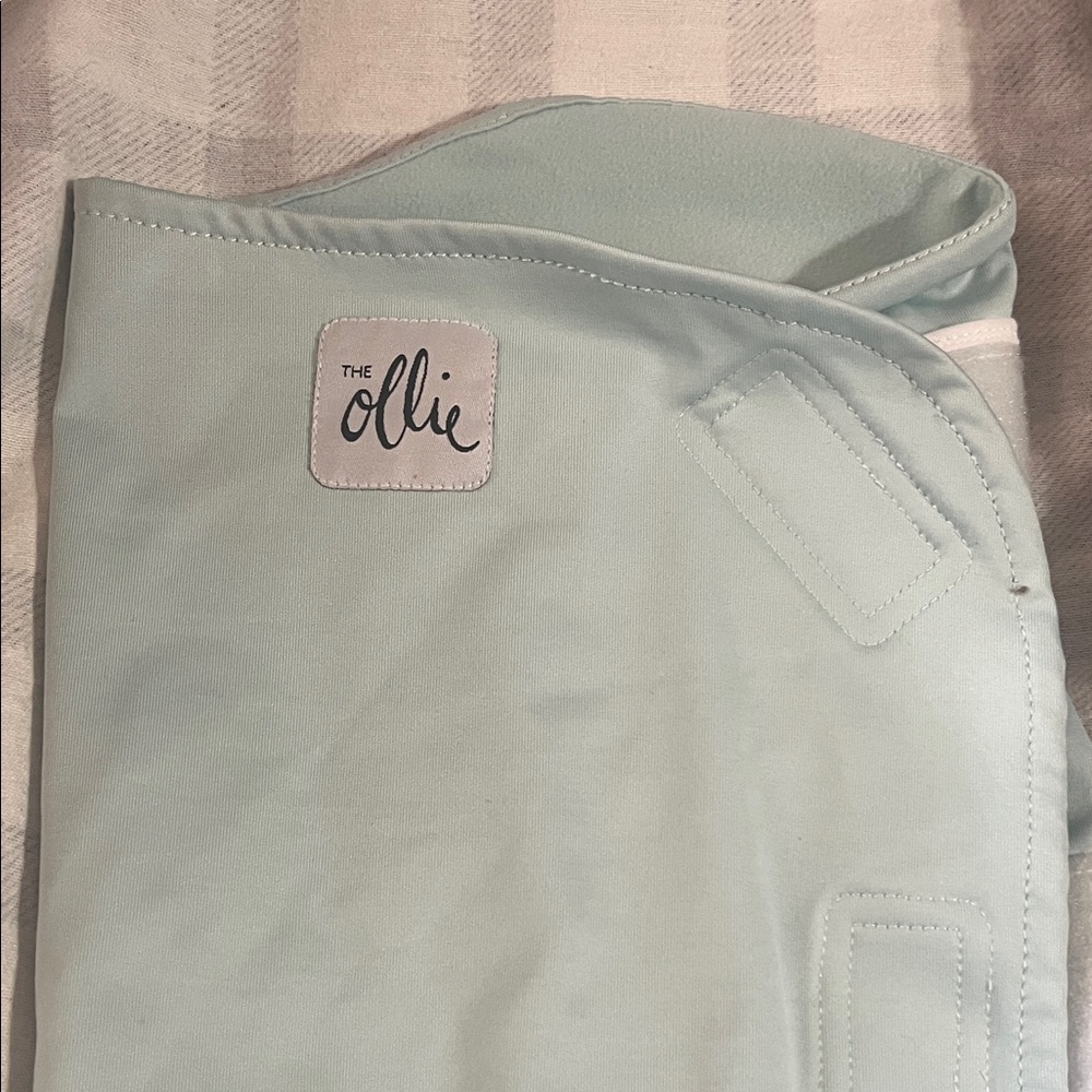 Ollie Baby Swaddle in Light Blue